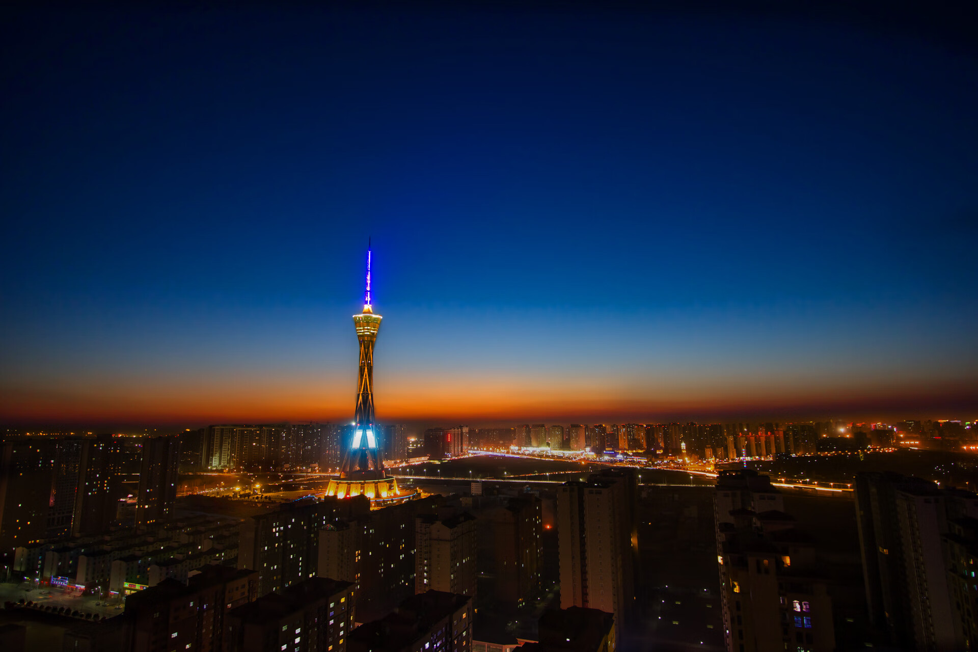 篮球电竞联动尝试吸引新生代球迷群体，篮球电竞球场现场赛 4×5